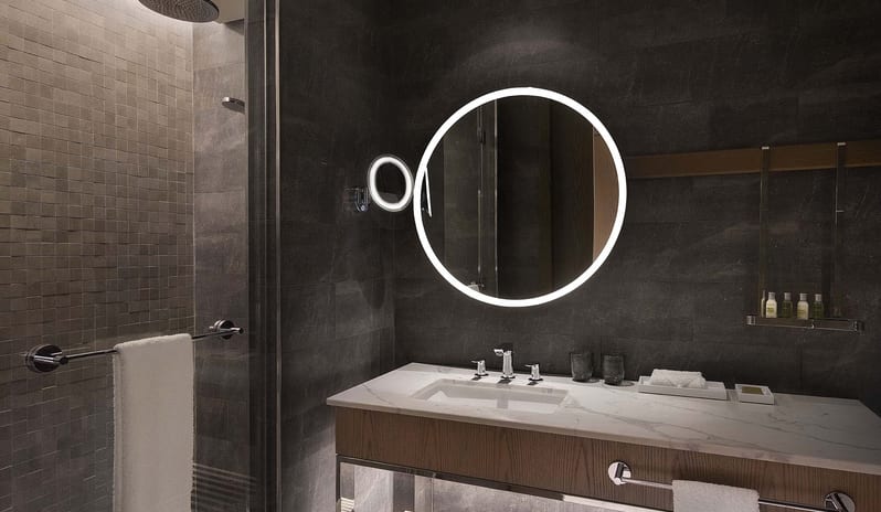 King Two Dbl Bed Bathroom